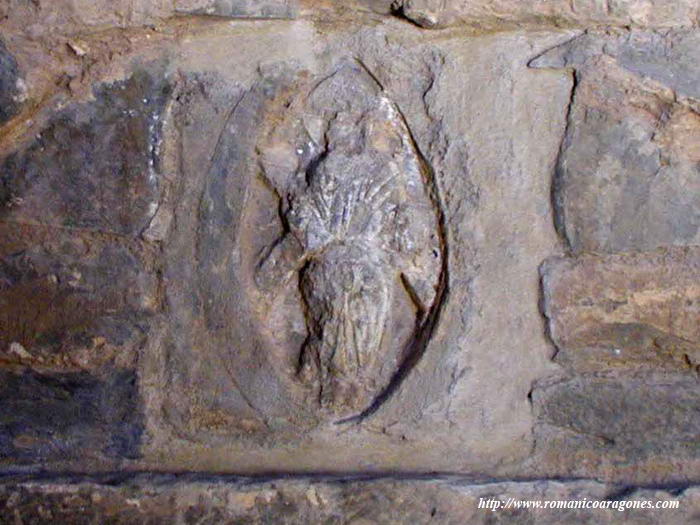 TMPANO CON CRISTO EN MANDORLA